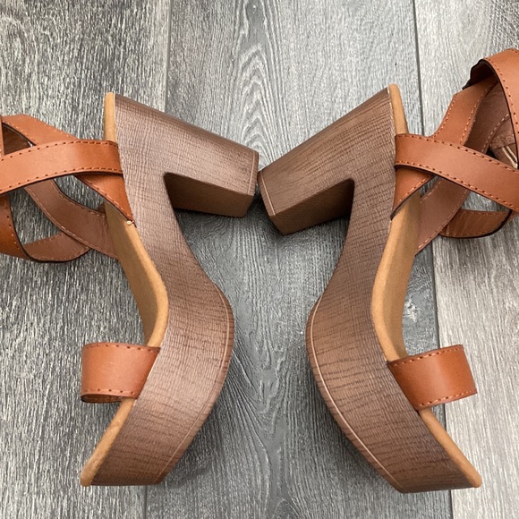 Top Moda Platform Sandals - Picture 2 of 3